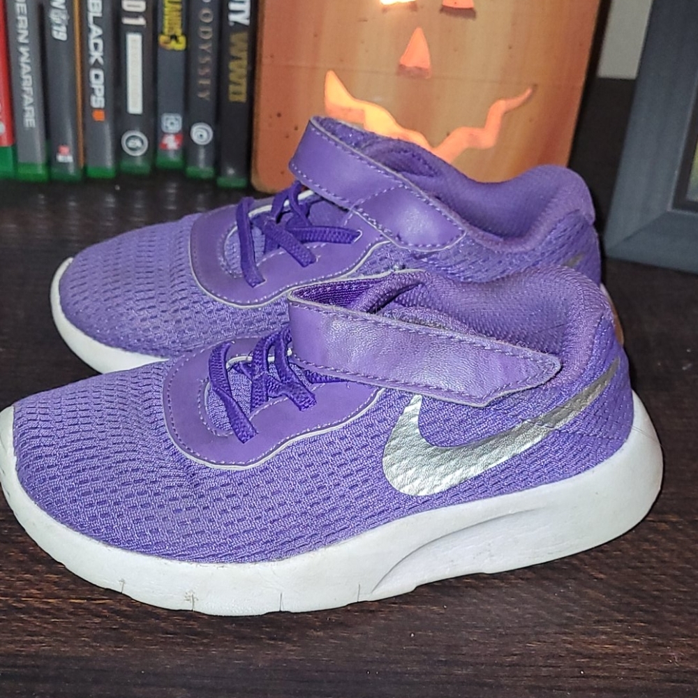 Toddler girl nike sneakers